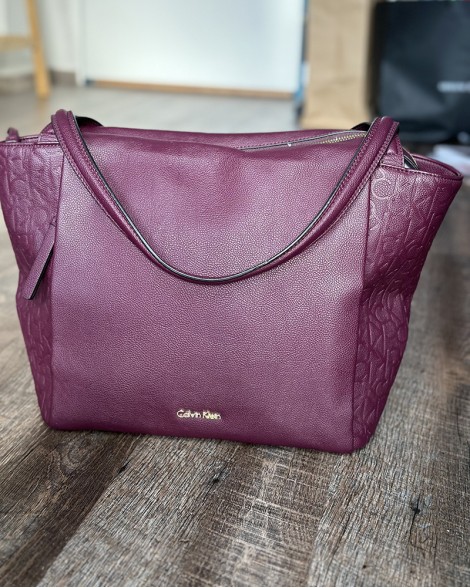 Kabelka dámská Calvin Klein Mish4 medium tote fialová